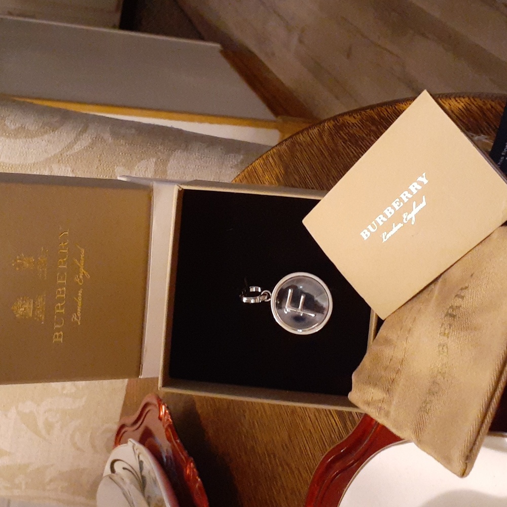 BURBERRY CHARM. LETTER F AUTHENTIC NEW BOX
